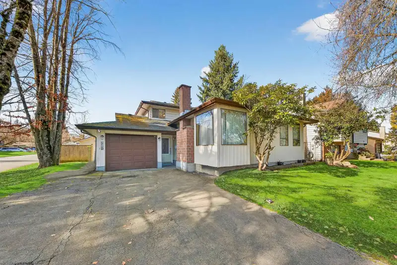 7351 141A STREET - photo 2 of 38