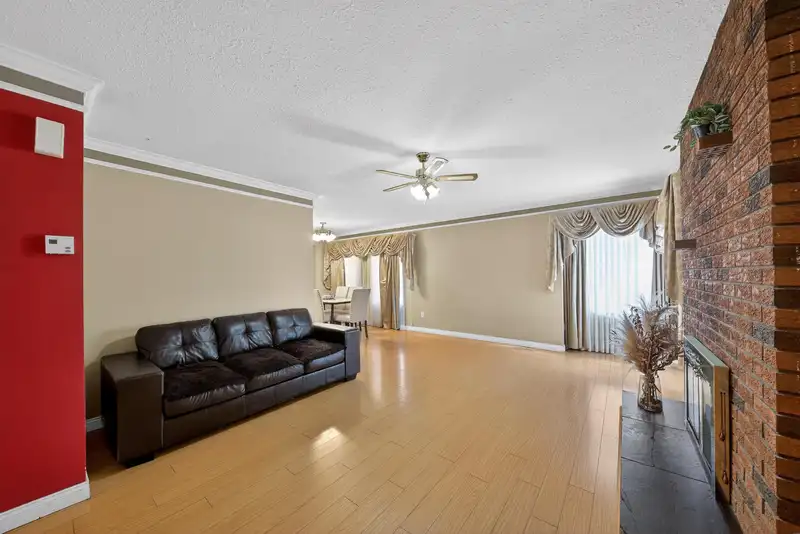 7351 141A STREET - photo 4 of 38