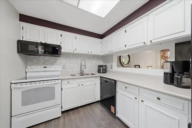 47 1240 FALCON DRIVE - photo 4 of 17