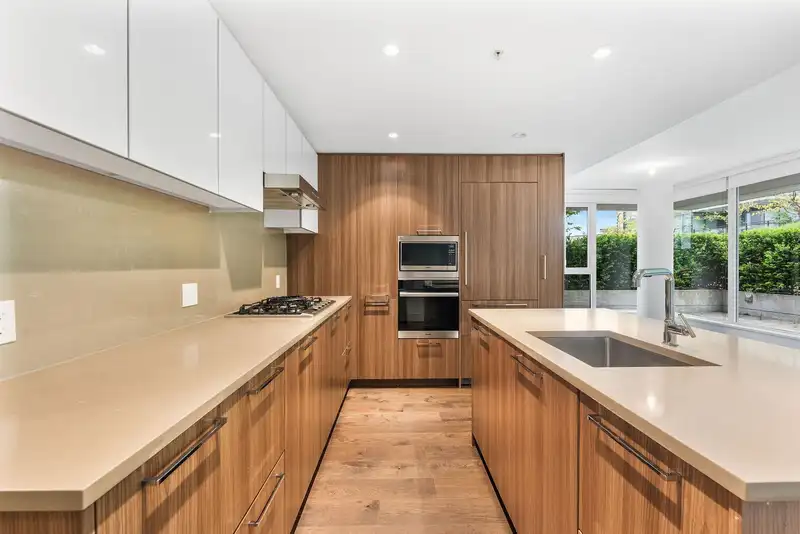 507 8160 MCMYN WAY - photo 3 of 33