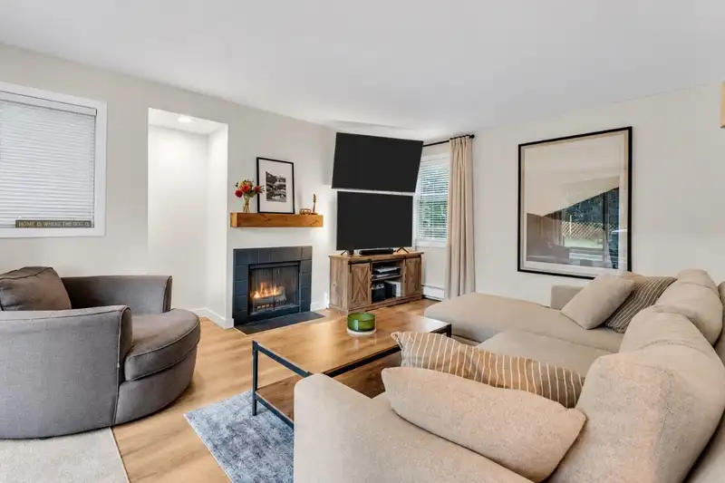 102 1935 W 1ST AVENUE - photo 4 of 21