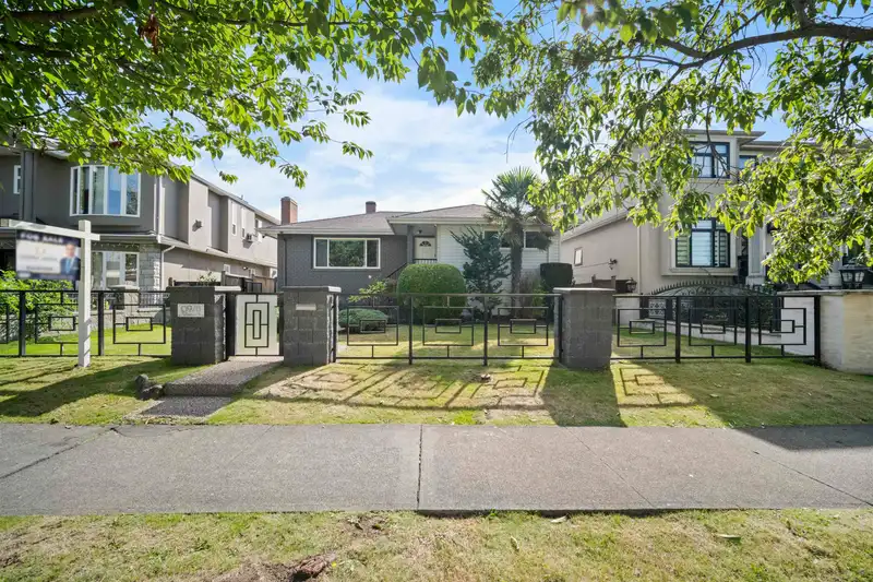 6978 MCKINNON STREET - photo 1 of 27