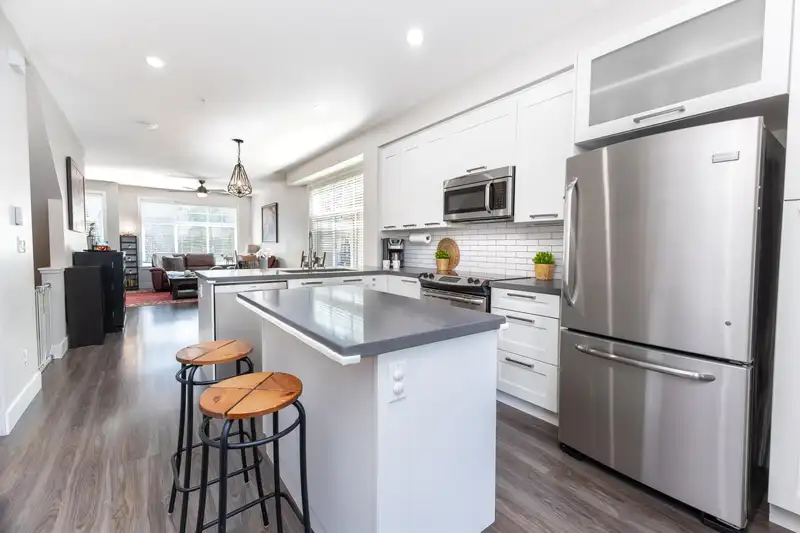 6 20966 77A AVENUE - photo 1 of 32