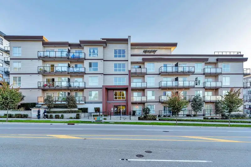 221 13768 108 AVENUE - photo 1 of 38