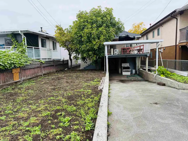 2258 34TH AVE E AVENUE - photo 4 of 10