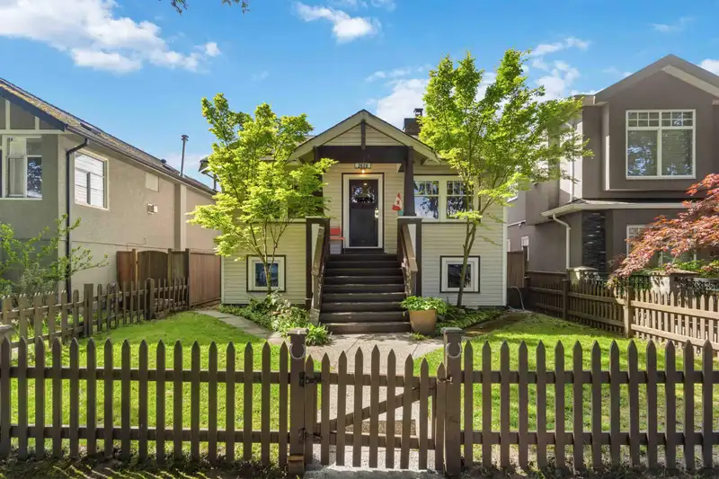 2628 WILLIAM STREET - photo 1 of 40