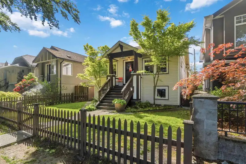 2628 WILLIAM STREET - photo 3 of 40