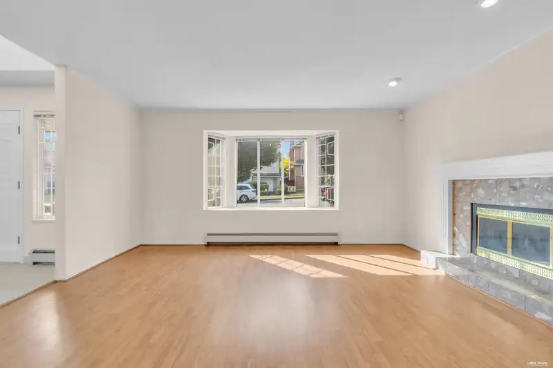 3681 SCALES PLACE - photo 4 of 25