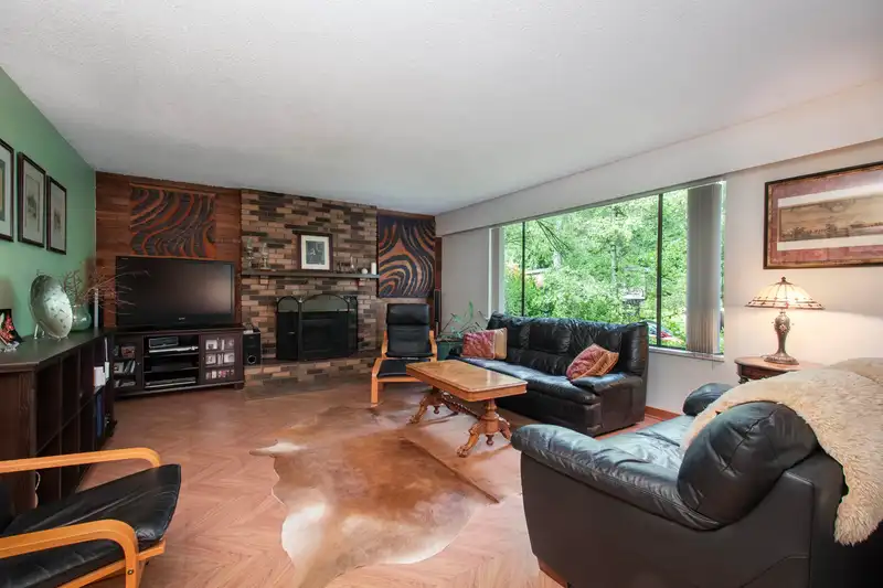 3875 REGENT AVENUE - photo 2 of 35