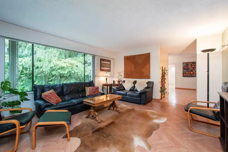 3875 REGENT AVENUE - photo 4 of 35
