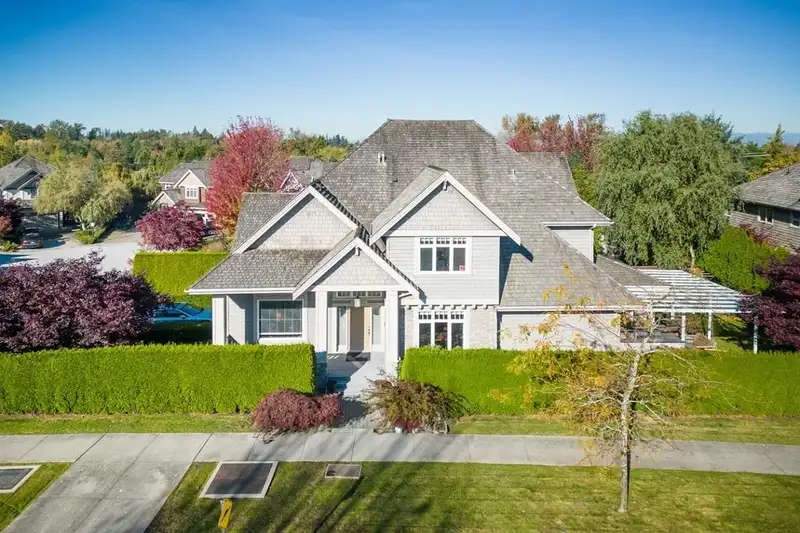 16211 31 AVENUE - photo 1 of 40