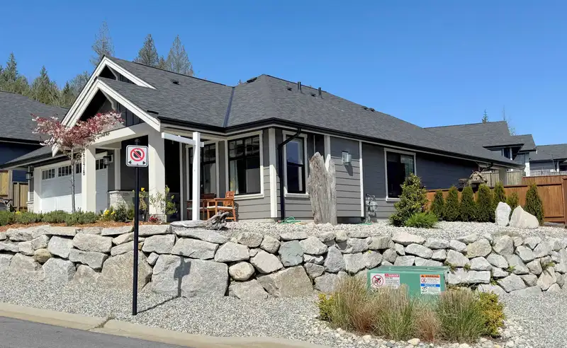 6078 KINGBIRD AVENUE - photo 2 of 33