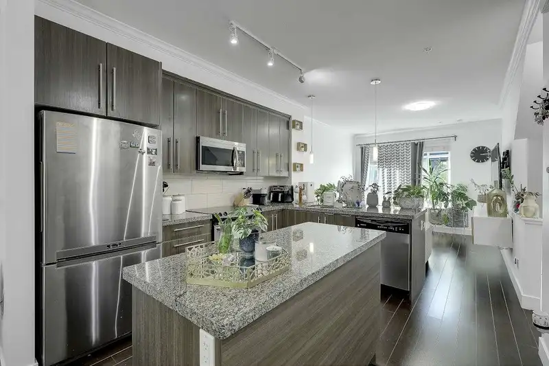 94 8251 209B STREET - photo 2 of 34