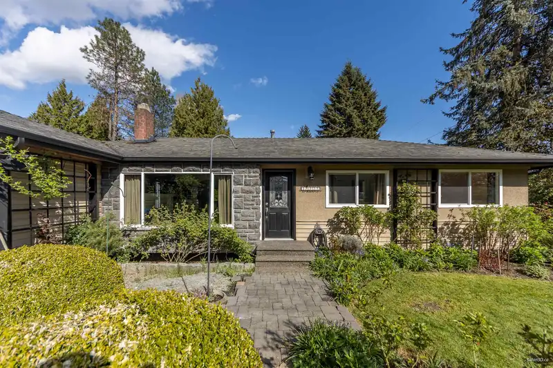 14735 109A AVENUE - photo 3 of 40