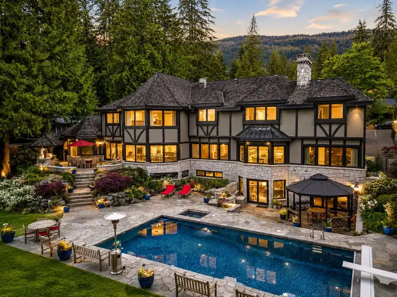 2980 PALMERSTON AVENUE - photo 3 of 40