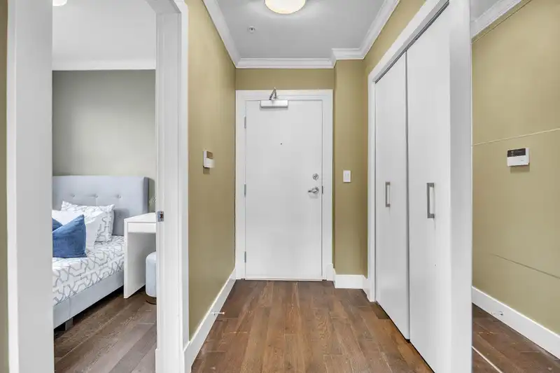 302 152 E 12TH STREET - photo 4 of 33