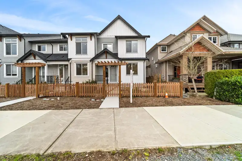 20999 83 AVENUE - photo 2 of 28