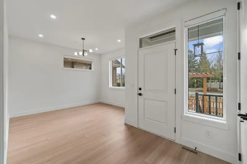 20999 83 AVENUE - photo 4 of 28