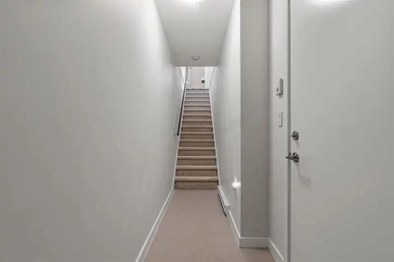 150 32633 SIMON AVENUE - photo 3 of 35