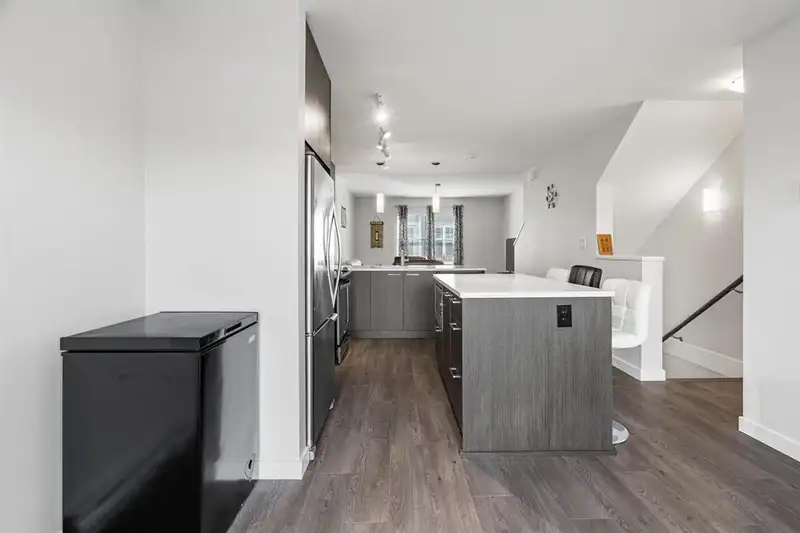 150 32633 SIMON AVENUE - photo 4 of 35