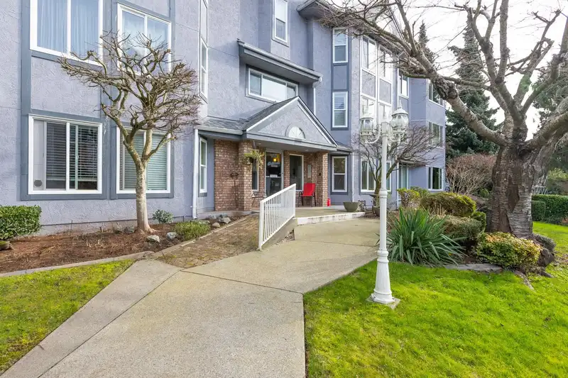 203 1378 FIR STREET - photo 1 of 30