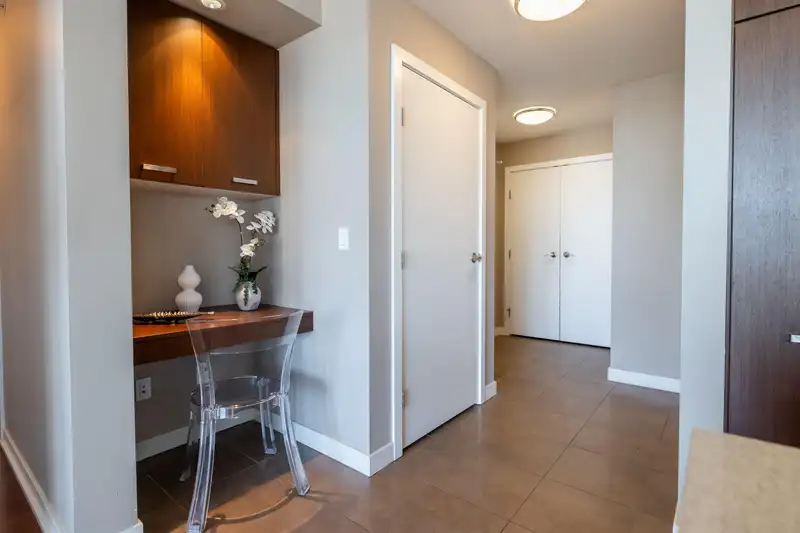 402 2950 KING GEORGE BOULEVARD - photo 3 of 29