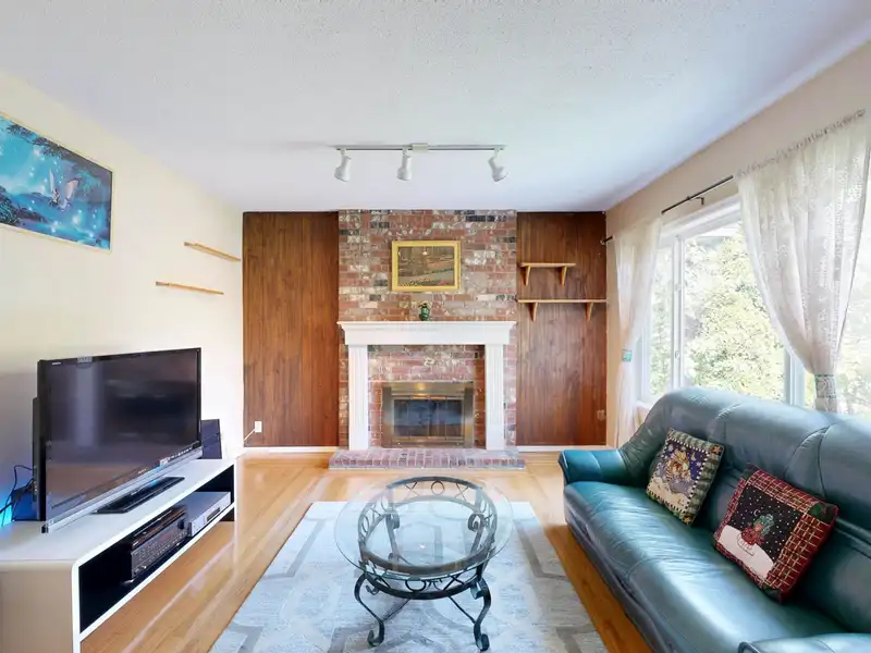 3157 PENTICTON STREET - photo 3 of 29