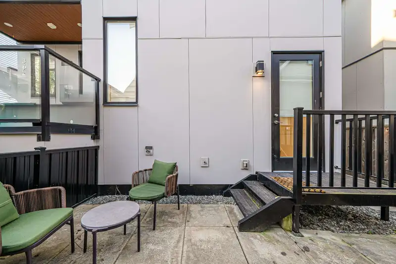 1 369 E 16TH AVENUE - photo 3 of 31