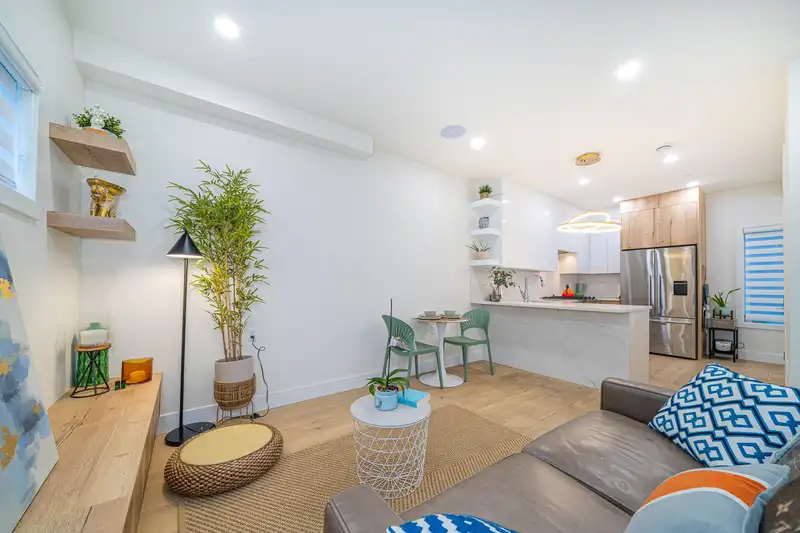 1 369 E 16TH AVENUE - photo 4 of 31