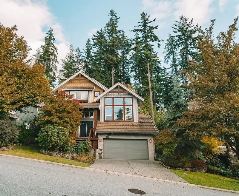 26 ASHWOOD DRIVE - photo 1 of 39
