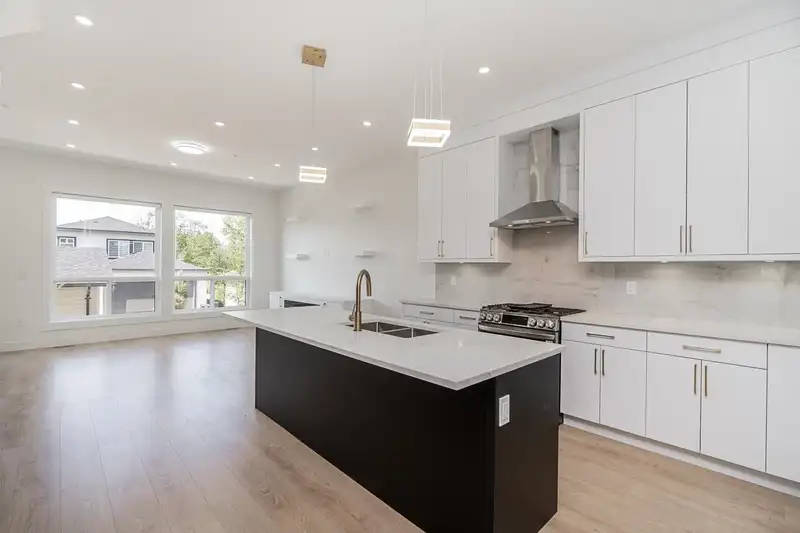 20547 74B AVENUE - photo 3 of 36