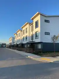 2 4745 SPRUCE WAY - thumbnail 1