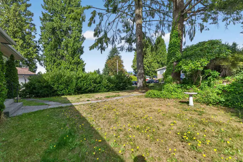 341 W 24TH STREET - photo 3 of 34