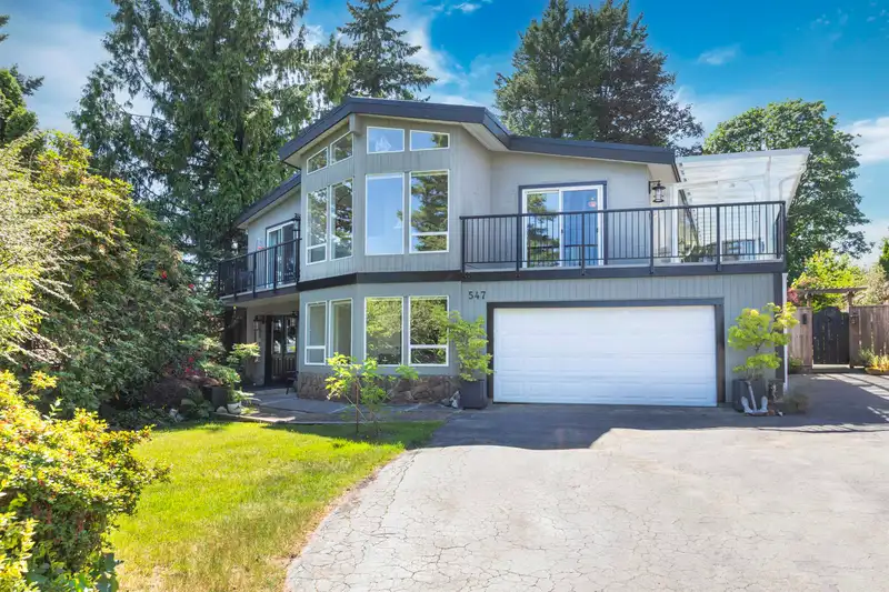 547 FAIRWAY DRIVE - photo 1 of 36