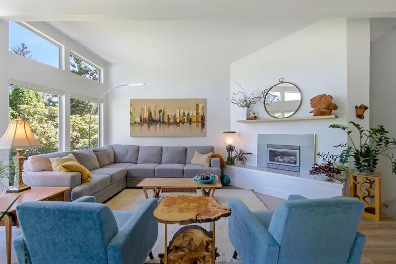 547 FAIRWAY DRIVE - photo 4 of 36