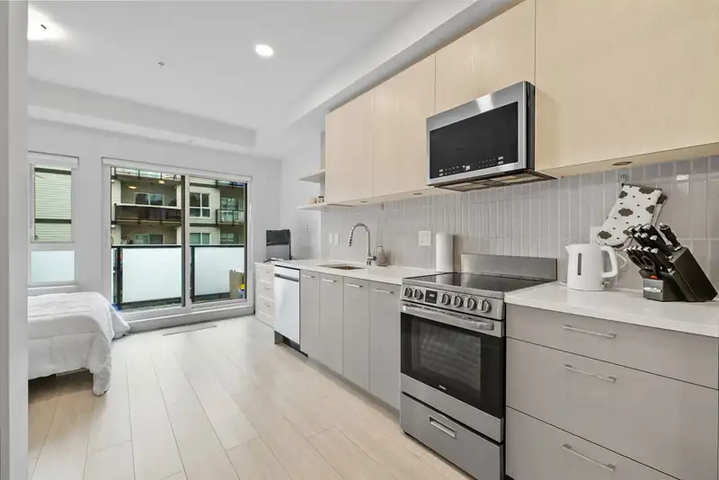 211 10777 138 STREET - photo 2 of 24