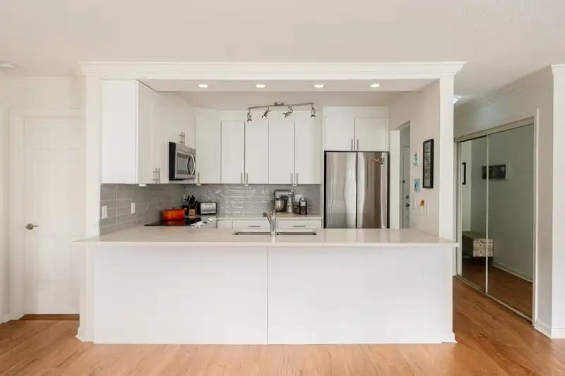 205 3788 W 8TH AVENUE - photo 4 of 19