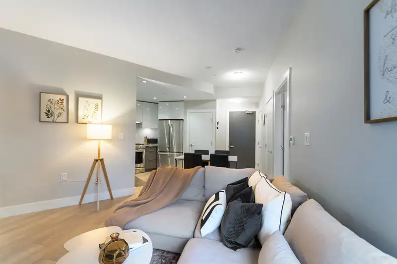 513 3588 SAWMILL CRESCENT - photo 4 of 33