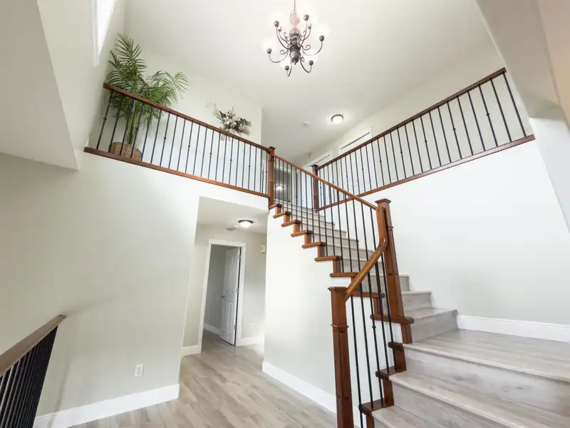 10460 SLATFORD STREET - photo 2 of 32