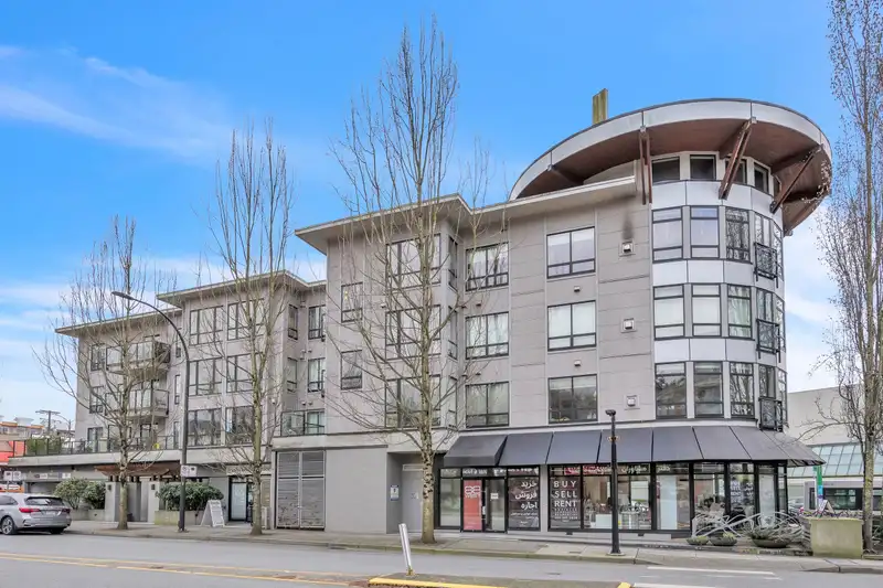 405 935 W 16TH STREET - photo 1 of 25