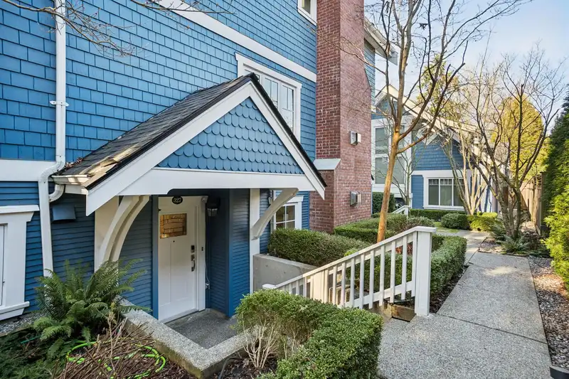 327 W 15TH AVENUE - photo 2 of 24