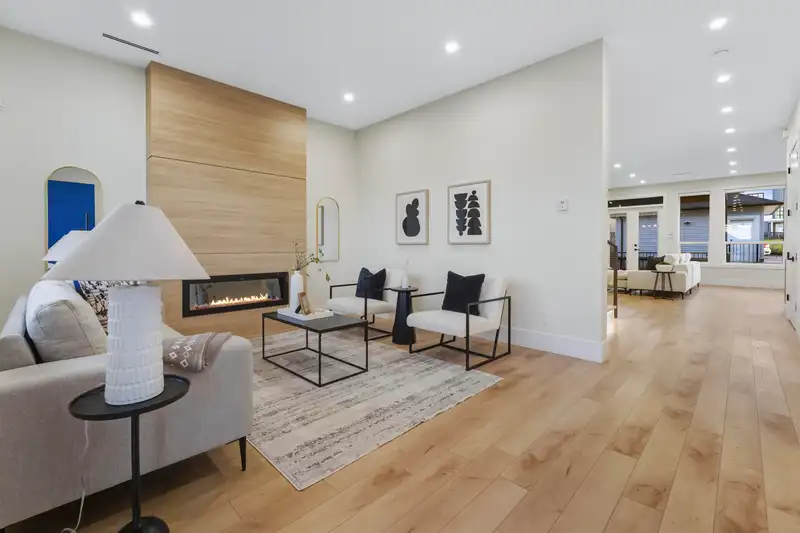 20142 82 AVENUE - photo 4 of 38