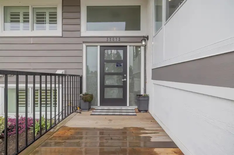 32073 WESTVIEW AVENUE - photo 3 of 38
