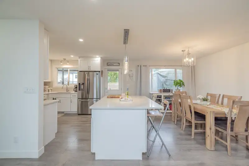 32073 WESTVIEW AVENUE - photo 4 of 38