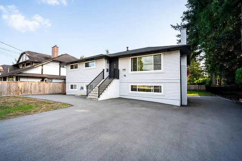 1624 COQUITLAM AVENUE - photo 3 of 35