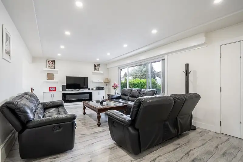 1624 COQUITLAM AVENUE - photo 4 of 35