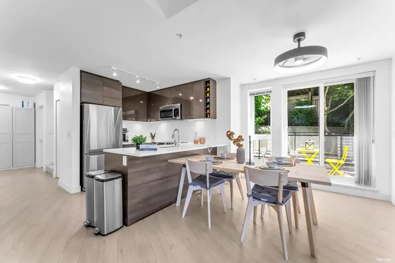 4 13931 FRASER HIGHWAY - photo 1 of 38