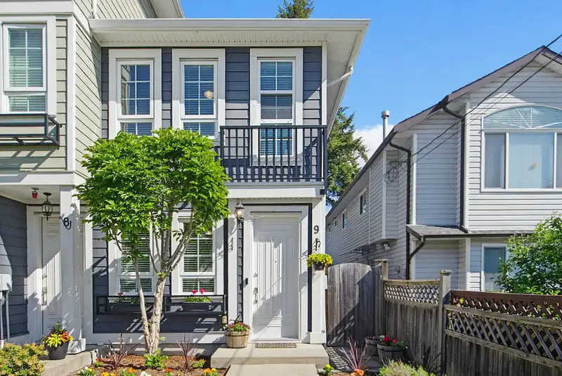 9 1935 MANNING AVENUE - photo 1 of 33