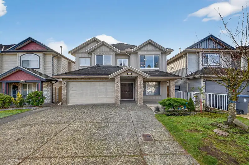 14170 65 AVENUE - photo 1 of 34