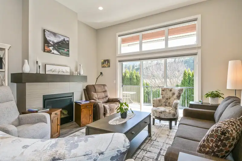 64 46110 THOMAS ROAD - photo 2 of 32